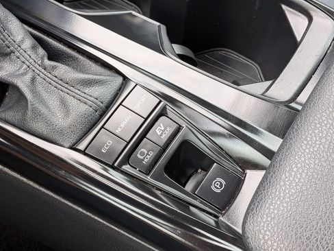 Used 2025 Toyota Camry SE FWD image 26