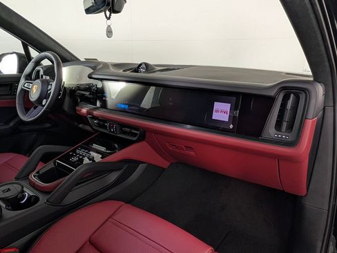 New 2026 Porsche Cayenne GTS AWD/4WD image 19