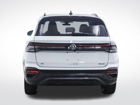 Used 2025 Volkswagen Taos SE AWD/4WD image 4
