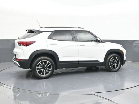 New 2026 Chevrolet TrailBlazer LT w/ Driver Confidence Package FWD image 16