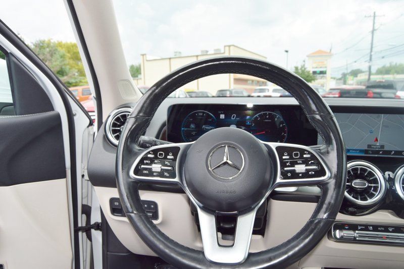 Used 2022 Mercedes-Benz GLB 250 4MATIC w/ Premium Package Lite image 40