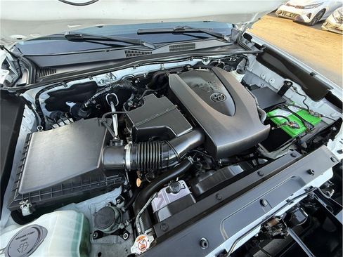 Used 2020 Toyota Tacoma SR5 image 15