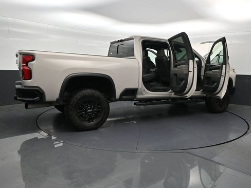 Used 2026 Chevrolet Silverado 2500 ZR2 AWD/4WD image 32