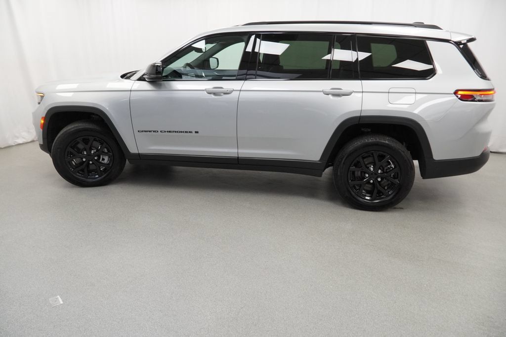Certified 2024 Jeep Grand Cherokee L Altitude AWD/4WD image 28