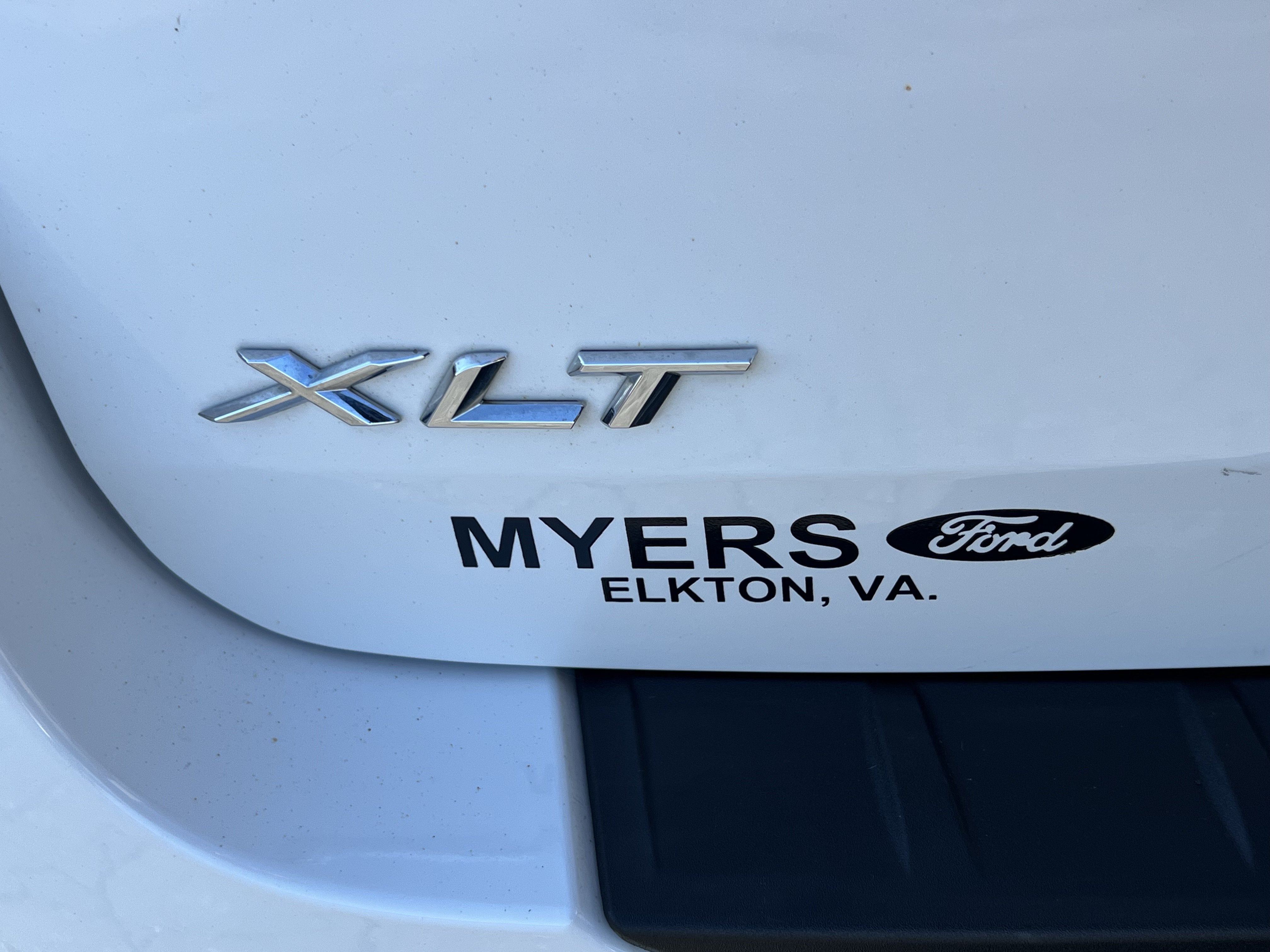 Used 2024 Ford Explorer XLT w/ Equipment Group 202A AWD/4WD image 9