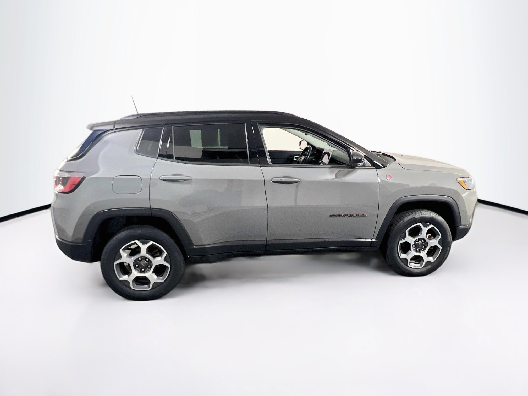 Used 2022 Jeep Compass Trailhawk w/ Trailhawk Convenience Group AWD/4WD image 4