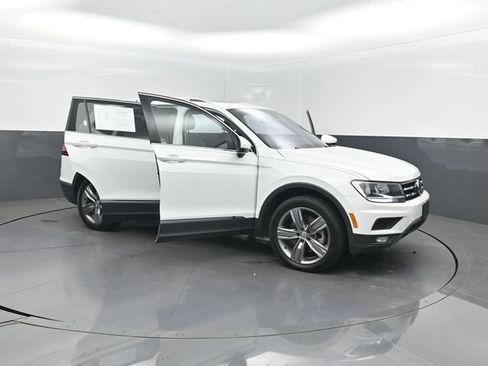 Used 2021 Volkswagen Tiguan SEL AWD/4WD image 39