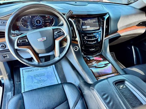 Used 2017 Cadillac Escalade Premium Luxury image 21