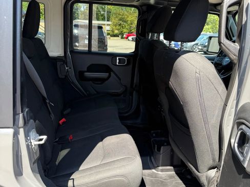 Used 2018 Jeep Wrangler Unlimited Sport S image 16