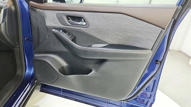 Used 2023 Nissan Rogue SV FWD image 24