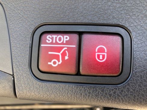 New 2026 Mercedes-Benz GLB 250 4MATIC image 38