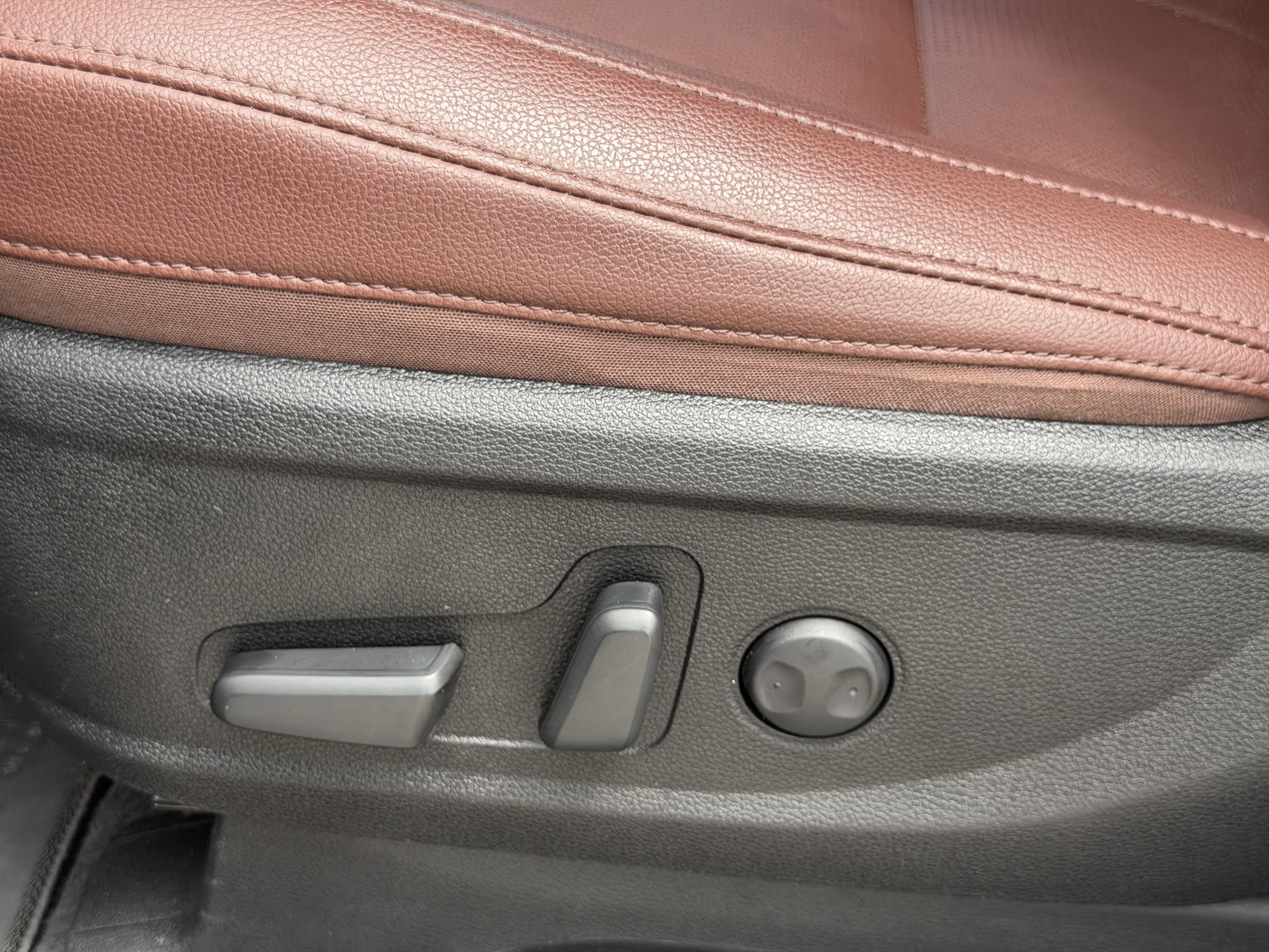 Certified 2024 Kia Telluride EX w/ EX Captain's Chair Package FWD image 20