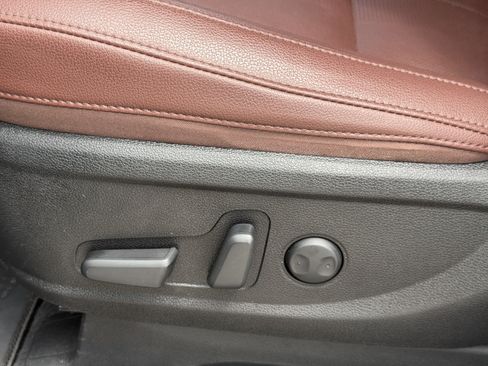 Certified 2024 Kia Telluride EX w/ EX Captain's Chair Package FWD image 20