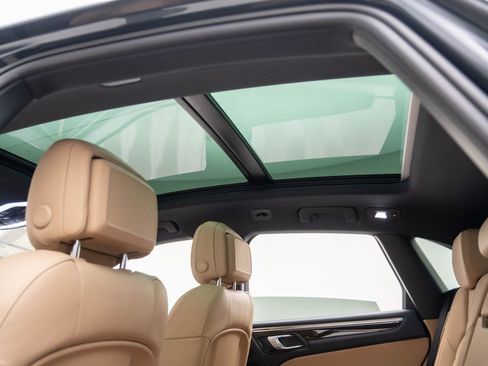 New 2026 Porsche Macan image 18