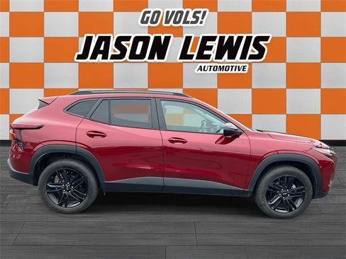 Used 2024 Chevrolet Trax ACTIV w/ Sunroof Package image 2