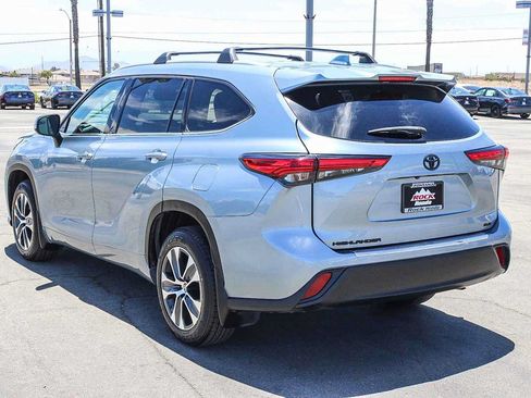Used 2022 Toyota Highlander XLE FWD image 8