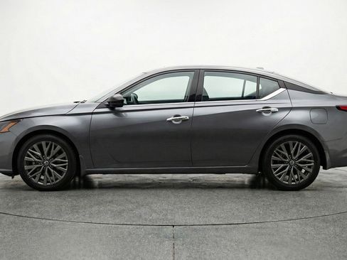 Used 2025 Nissan Altima 2.5 SV image 5