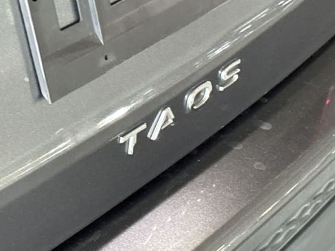Certified 2022 Volkswagen Taos SE FWD image 10