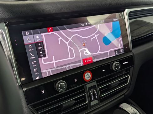 New 2026 Porsche Macan image 33