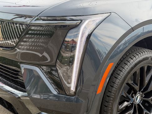 Used 2026 Cadillac Escalade IQL Sport 2 w/ LPO, ONYX Package AWD/4WD image 8