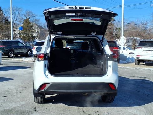 Used 2023 Toyota Highlander XLE image 10