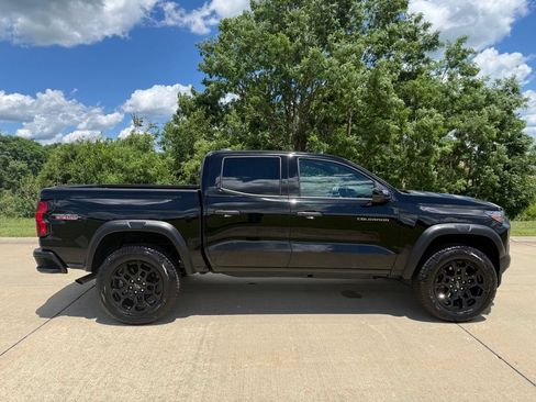 Used 2026 Chevrolet Colorado Trail Boss AWD/4WD image 2