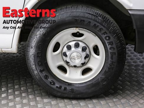 Used 2017 Chevrolet Express 2500 RWD image 31