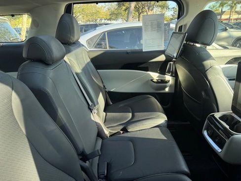 Certified 2024 Kia Carnival SX Prestige image 7