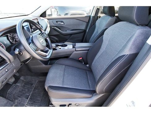 Used 2023 Nissan Rogue SV image 6