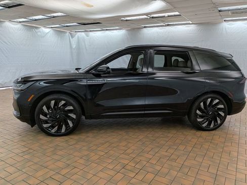 Used 2025 Lincoln Nautilus Reserve w/ Jet Appearance Package image 5