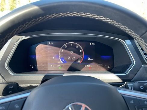 Used 2023 Volkswagen Tiguan SE w/ Panoramic Sunroof Package image 18