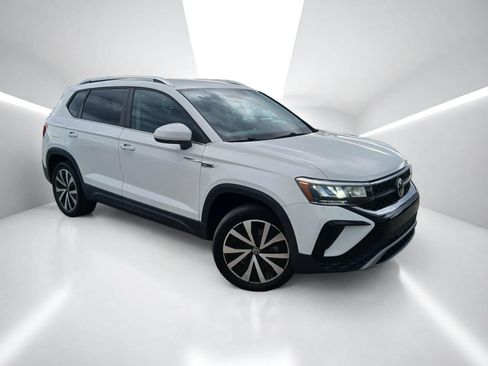 Used 2022 Volkswagen Taos SE AWD/4WD image 2
