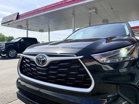 Used 2023 Toyota Highlander L FWD image 15