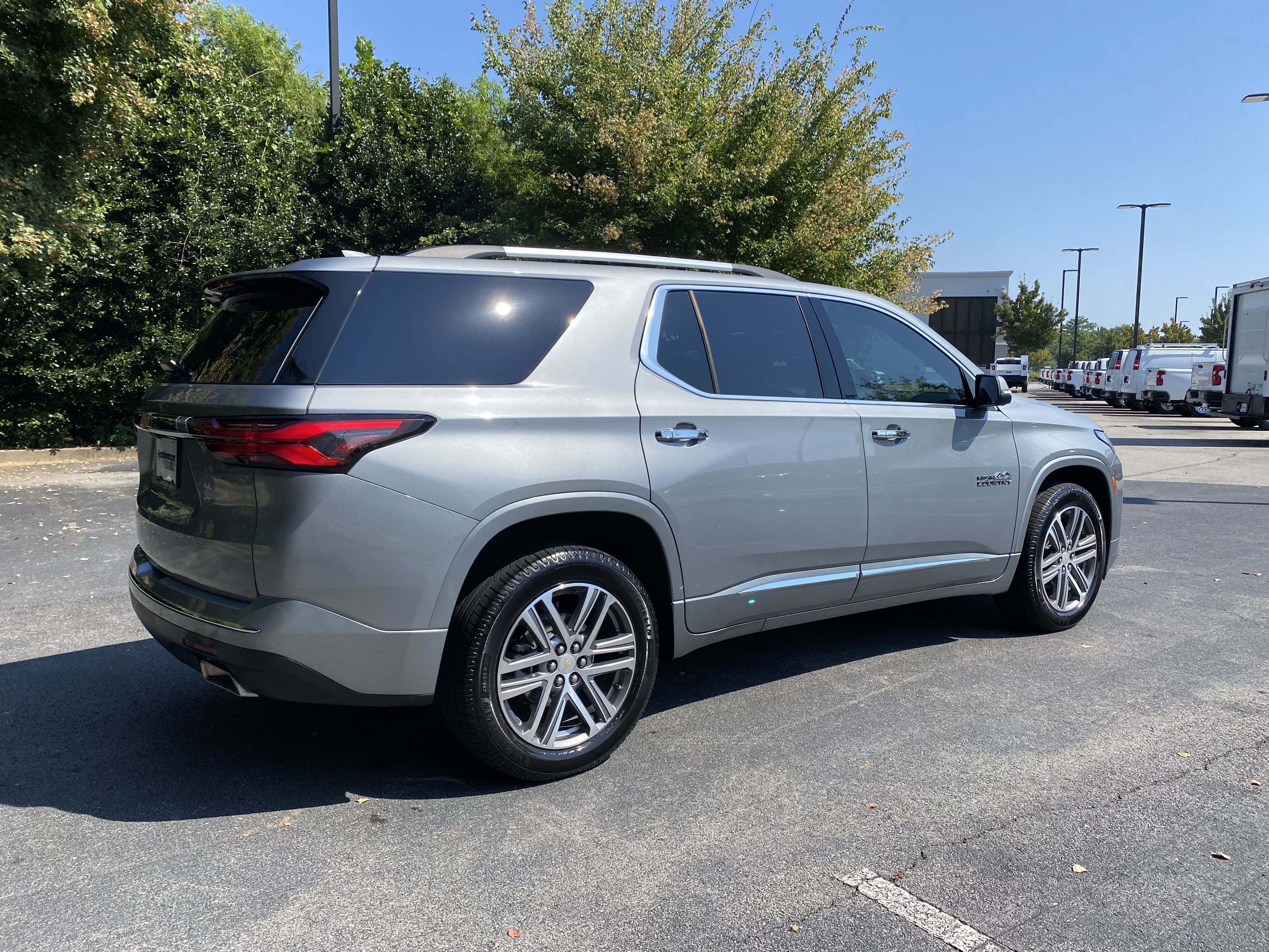 Used 2023 Chevrolet Traverse High Country FWD image 9