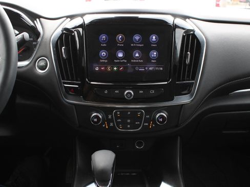 Used 2023 Chevrolet Traverse LT image 12