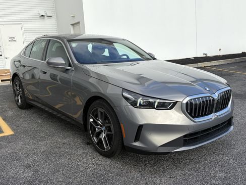 Used 2026 BMW 530i xDrive w/ Premium Package AWD/4WD image 3