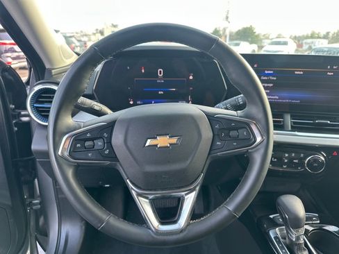 Used 2025 Chevrolet Trax LT w/ Driver Confidence Package image 17