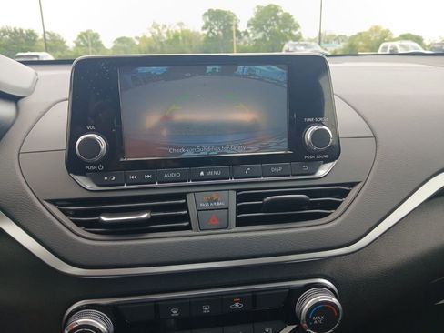 Used 2022 Nissan Altima 2.5 S FWD image 18