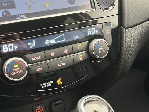 Used 2017 Nissan Rogue SL AWD/4WD image 20