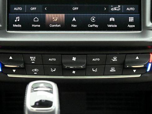 Used 2021 Maserati Levante image 33