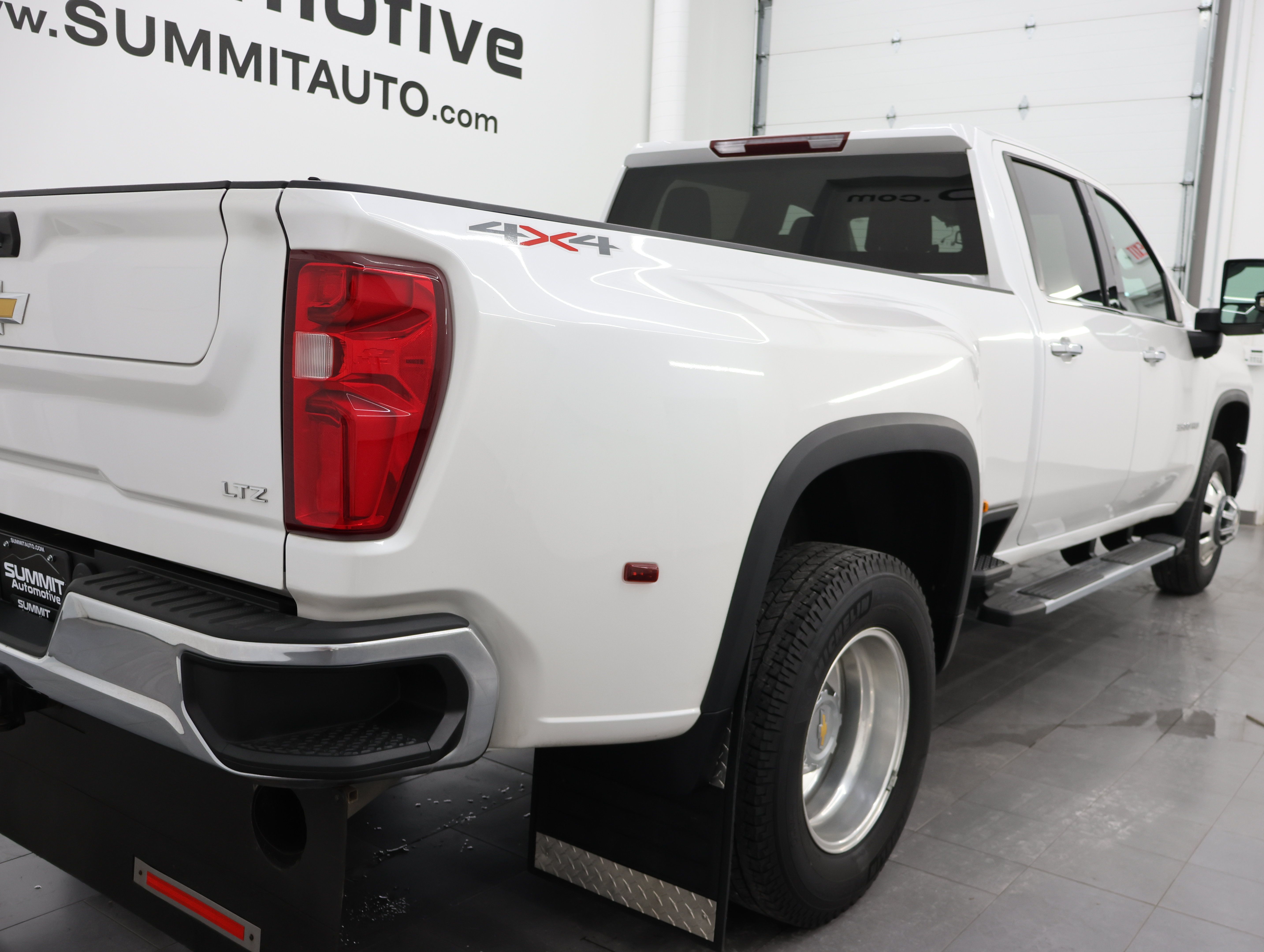 Used 2024 Chevrolet Silverado 3500 LTZ w/ LTZ Convenience Package AWD/4WD image 4