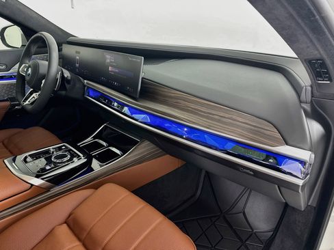 Used 2026 BMW 750e xDrive w/ Executive Package AWD/4WD image 32