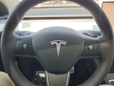 Used 2022 Tesla Model Y Performance AWD/4WD image 9