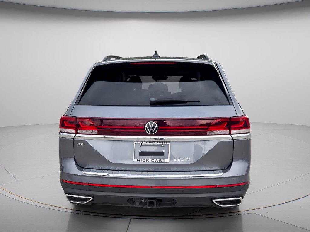 Certified 2024 Volkswagen Atlas SE w/ Black Wheel Package FWD image 5