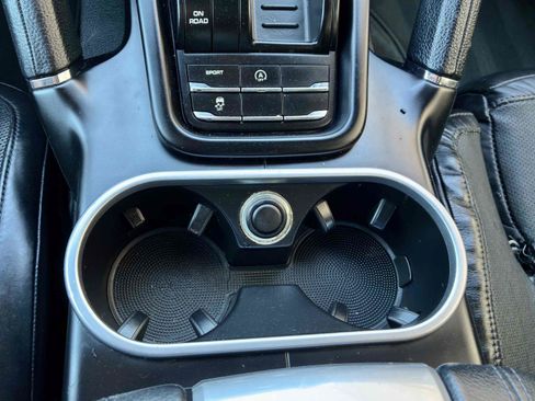 Used 2017 Porsche Cayenne AWD/4WD image 28