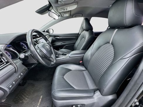 Used 2019 Toyota Camry SE w/ Carpet Mat Package FWD image 13