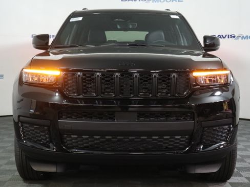 New 2025 Jeep Grand Cherokee L Altitude image 14
