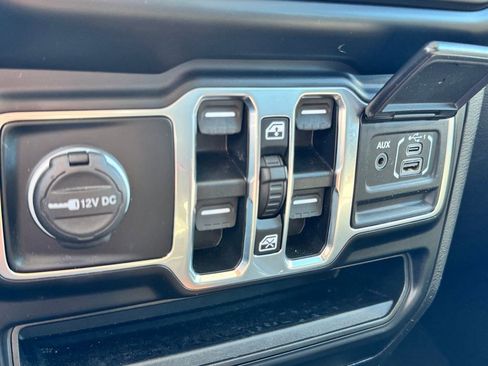 Used 2022 Jeep Wrangler Unlimited Sahara image 23