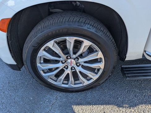 Used 2021 GMC Yukon Denali w/ Denali Premium Package image 30