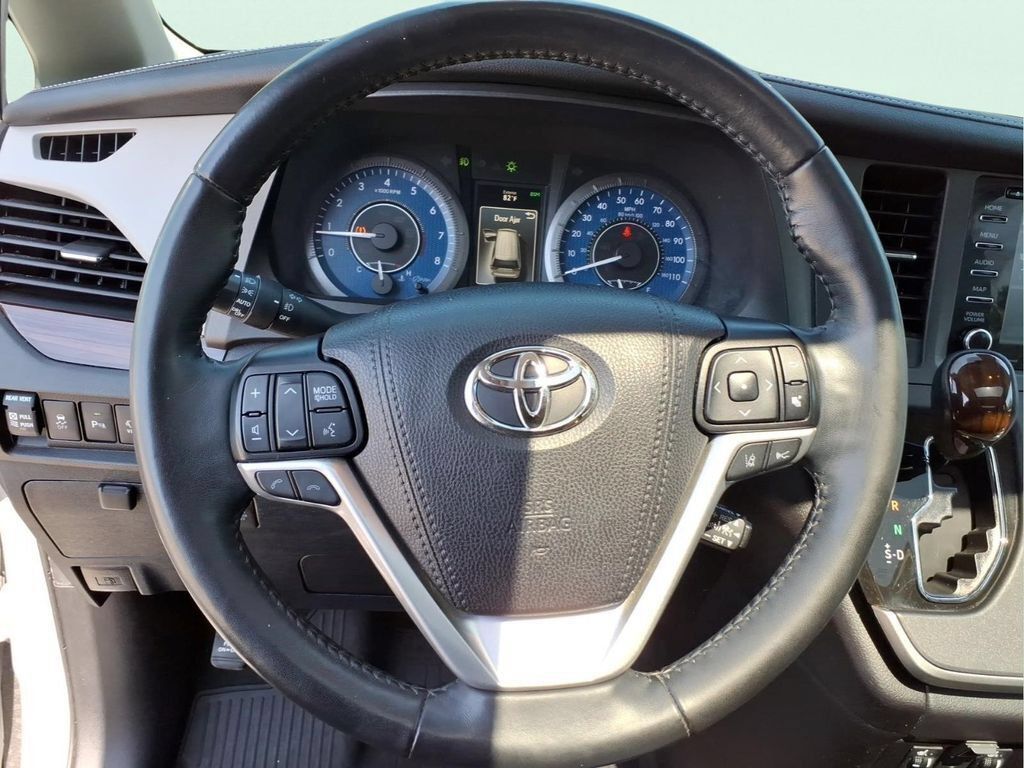 Used 2020 Toyota Sienna Limited Premium FWD image 20